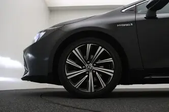 Toyota Corolla, 2.0, 112 kW, гибрид, автомат, передний привод
