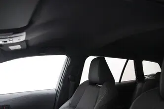 Toyota Corolla, 2.0, 112 kW, гибрид, автомат, передний привод