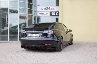 Tesla Model 3, 153 kW, electric, automatic, four-wheel drive