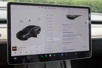 Tesla Model 3, 153 kW, electric, automatic, four-wheel drive