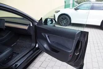 Tesla Model 3, 153 kW, electric, automatic, four-wheel drive