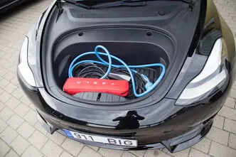 Tesla Model 3, 153 kW, electric, automatic, four-wheel drive