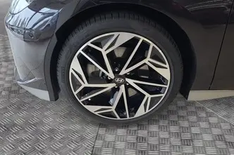 Hyundai IONIQ 6, 239 kW, electric, automatic, four-wheel drive