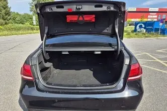 Mercedes-Benz E 200, 2.0, 135 kW, бензин, автомат, задний привод