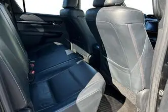 Toyota Hilux, 2.4, 110 kW, дизель, автомат, полный привод