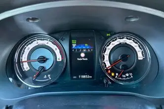 Toyota Hilux, 2.4, 110 kW, дизель, автомат, полный привод