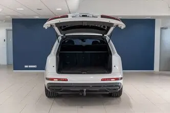 Audi Q7, 3.0, 210 kW, гибрид, автомат, полный привод