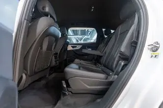 Audi Q7, 3.0, 210 kW, гибрид, автомат, полный привод