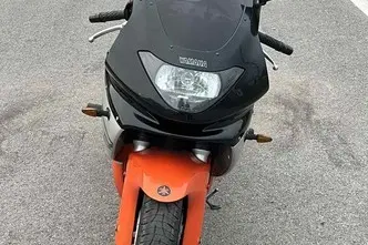 Yamaha YZF 600R, 0.6, 71 kW, bensiin, manuaal, esivedu