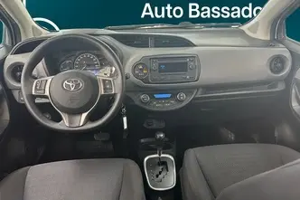 Toyota Yaris, 1.5, 54 kW, гибрид, автомат, передний привод