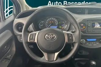 Toyota Yaris, 1.5, 54 kW, гибрид, автомат, передний привод