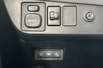 Toyota Yaris, 1.5, 54 kW, гибрид, автомат, передний привод