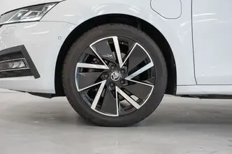 Škoda Octavia, 1.4, 110 kW, подключаемый гибрид, автомат, передний привод