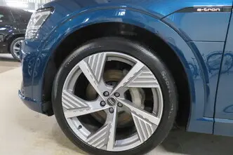 Audi e-tron, 158 kW, электричество, автомат, полный привод