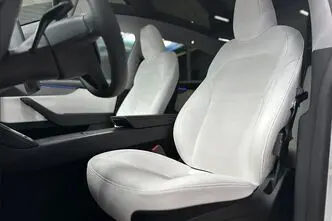 Tesla Model Y, 179 kW, electric, automatic, rear-wheel drive