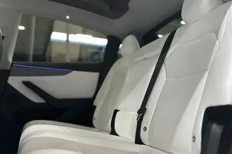 Tesla Model Y, 179 kW, electric, automatic, rear-wheel drive