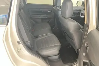 Mitsubishi Outlander, 2.0, 110 kW, petrol, automatic, four-wheel drive