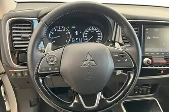 Mitsubishi Outlander, 2.0, 110 kW, petrol, automatic, four-wheel drive