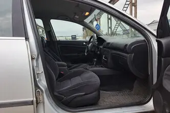 Volkswagen Passat, 2.0, 85 kW, бензин, механическая, передний привод
