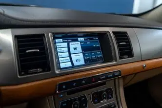 Jaguar XF, 2.2, 147 kW, дизель, автомат, задний привод
