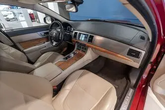 Jaguar XF, 2.2, 147 kW, дизель, автомат, задний привод
