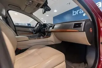 Jaguar XF, 2.2, 147 kW, дизель, автомат, задний привод
