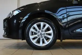 Toyota Corolla, 1.8, 72 kW, гибрид, автомат, передний привод