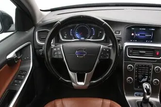 Volvo V60, 2.4, 162 kW, plug-in hybrid, automatic, four-wheel drive