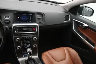 Volvo V60, 2.4, 162 kW, plug-in hybrid, automatic, four-wheel drive