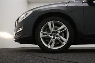 Volvo V60, 2.4, 162 kW, plug-in hybrid, automatic, four-wheel drive