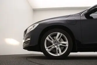 Volvo V60, 2.4, 162 kW, plug-in hybrid, automatic, four-wheel drive