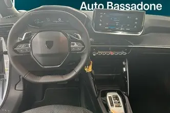 Peugeot 2008, 1.2, 107 kW, гибрид, автомат, передний привод