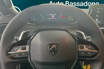 Peugeot 2008, 1.2, 107 kW, гибрид, автомат, передний привод