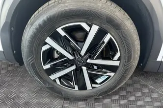 Peugeot 2008, 1.2, 107 kW, гибрид, автомат, передний привод