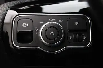 Mercedes-Benz A 180, 1.3, 100 kW, petrol, automatic, front-wheel drive