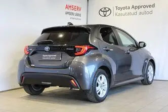 Toyota Yaris, 1.5, 68 kW, hybrid, automatic, front-wheel drive