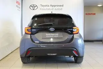 Toyota Yaris, 1.5, 68 kW, hybrid, automatic, front-wheel drive
