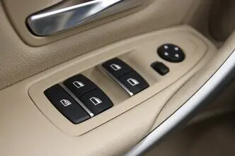 BMW 318, 1.5, 100 kW, бензин, механическая, передний привод