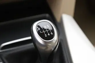 BMW 318, 1.5, 100 kW, бензин, механическая, передний привод