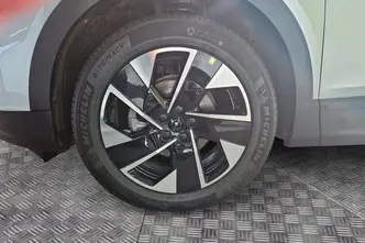 Opel Grandland, 1.2, 107 kW, гибрид, автомат, передний привод