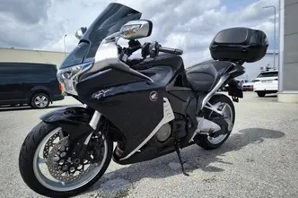Honda VFR 1200FD, 1.2, 127 kW, бензин, автомат, задний привод