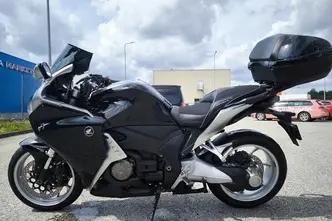Honda VFR 1200FD, 1.2, 127 kW, бензин, автомат, задний привод