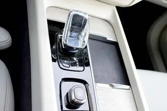 Volvo XC60, 2.0, 184 kW, гибрид, автомат, полный привод