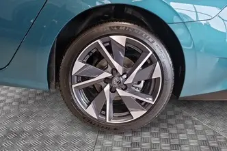 Peugeot 308, 1.2, 107 kW, гибрид, автомат, передний привод