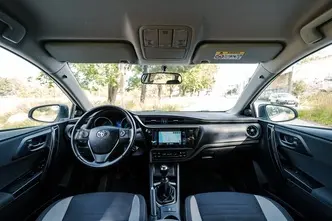 Toyota Auris, 1.6, 97 kW, бензин, механическая, передний привод