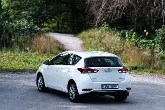 Toyota Auris, 1.6, 97 kW, бензин, механическая, передний привод