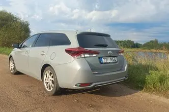 Toyota Auris, 1.6, 97 kW, бензин, механическая, передний привод