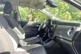 Toyota Auris, 1.6, 97 kW, бензин, механическая, передний привод