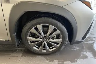 Lexus UX 300, 2.0, 112 kW, hybrid, automatic, four-wheel drive