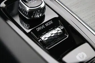 Volvo V60 Cross Country, 2.0, 184 kW, гибрид, автомат, полный привод